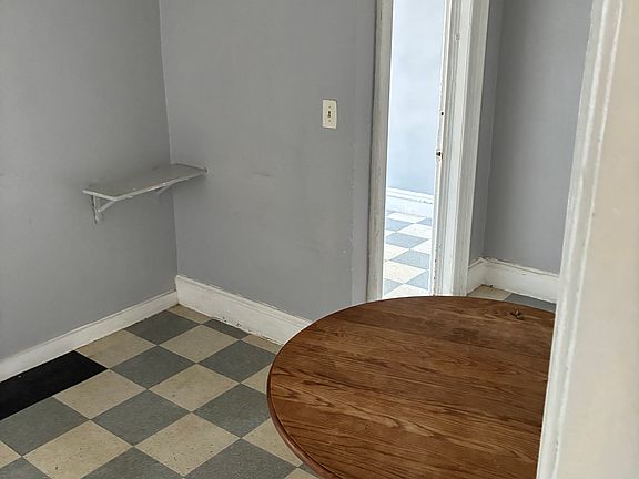 5th image of 220 E Main St #2