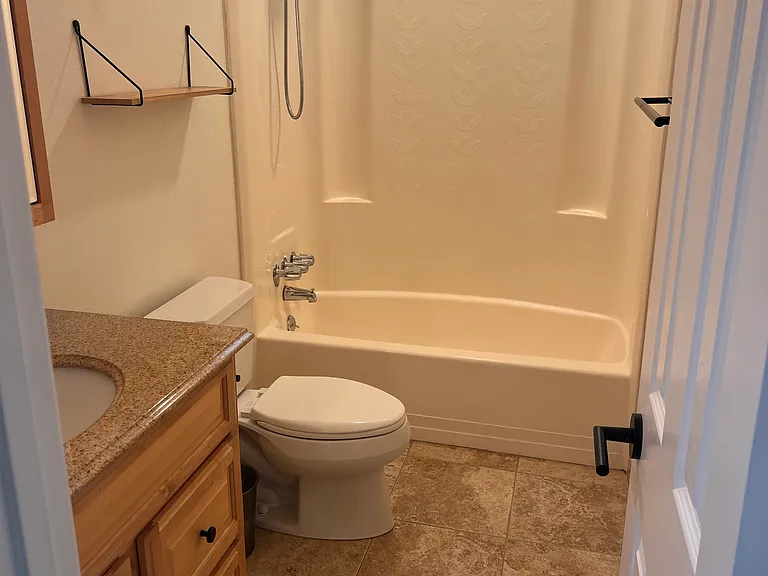 31568 Agoura Rd #6 — Photo 21