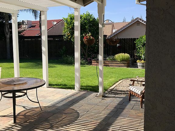 Patio & back yard