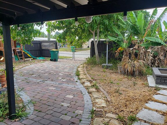 5th image of 740 Japonica Dr