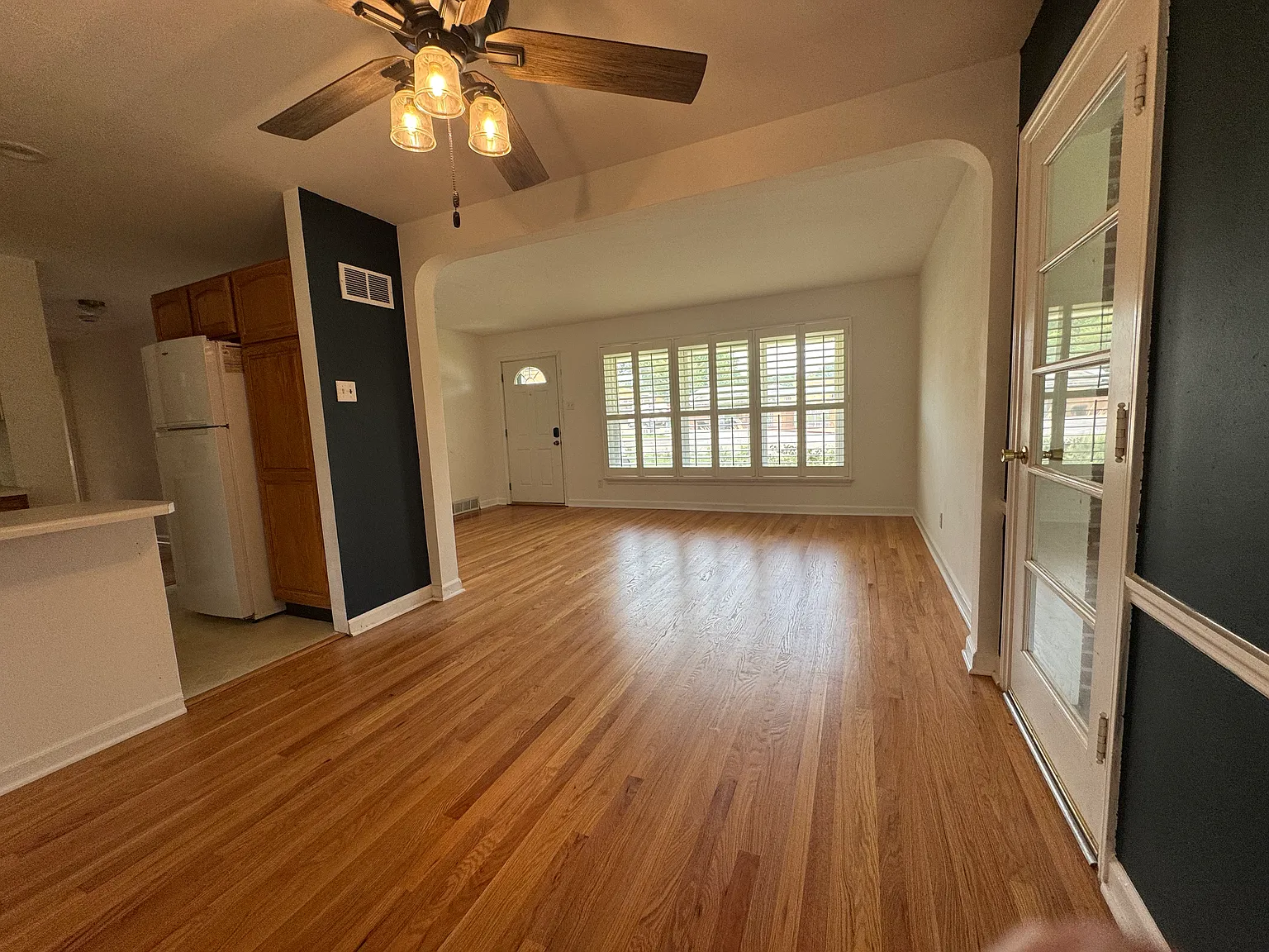 3 bed, 1142 sqft, $2,500 — Photo 2