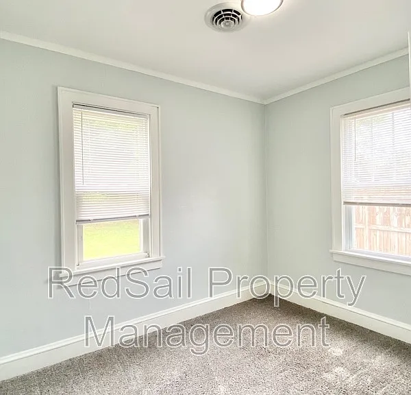 221 Cherry Ave — Photo 16