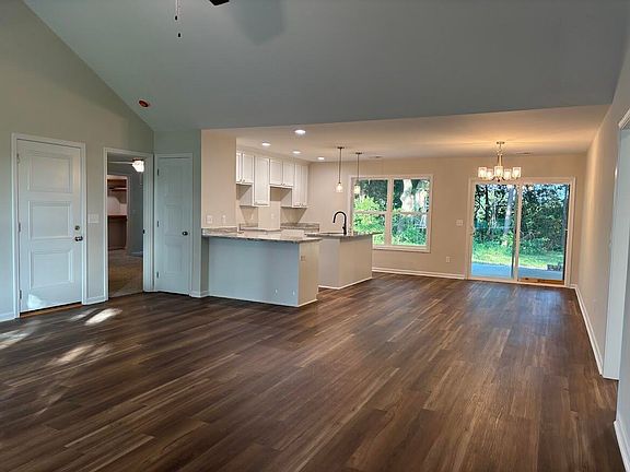 5th image of 3125 Foxcroft Cir