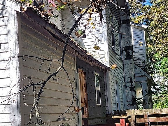 5th image of 17 Ogden St