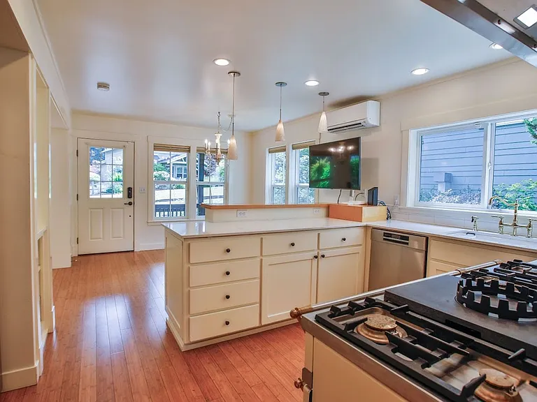 1086 Village Loop — Photo 9