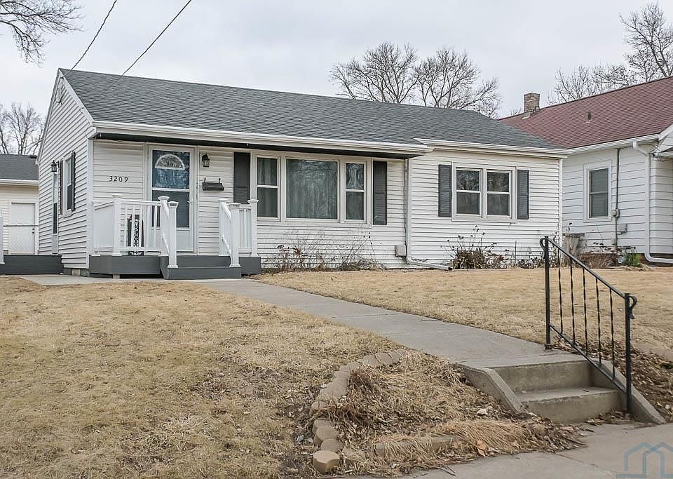 1st image of 3209 6th Ave