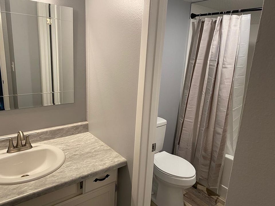 Bathroom downstairs
