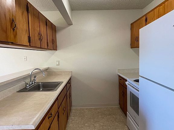 3rd image of 2338 Butte St #2