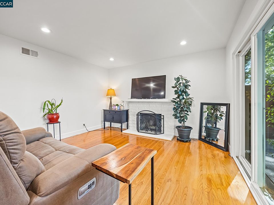 1st image of 3585 Esperanza Dr