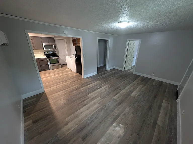 983 Kinsler Ave — Photo 5