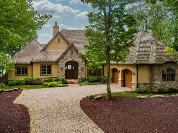 91 The Cliffs Pkwy, Landrum, SC 29356