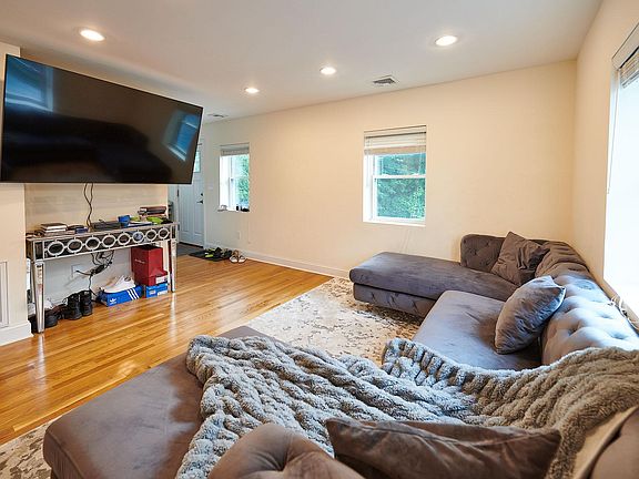 2nd image of 844 Commerce St Ste 2