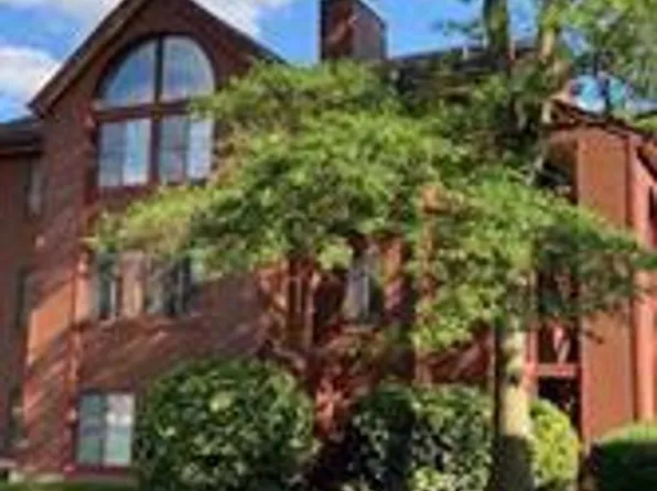 2822 Lee Oaks Pl #101, Falls Church, VA 22046
