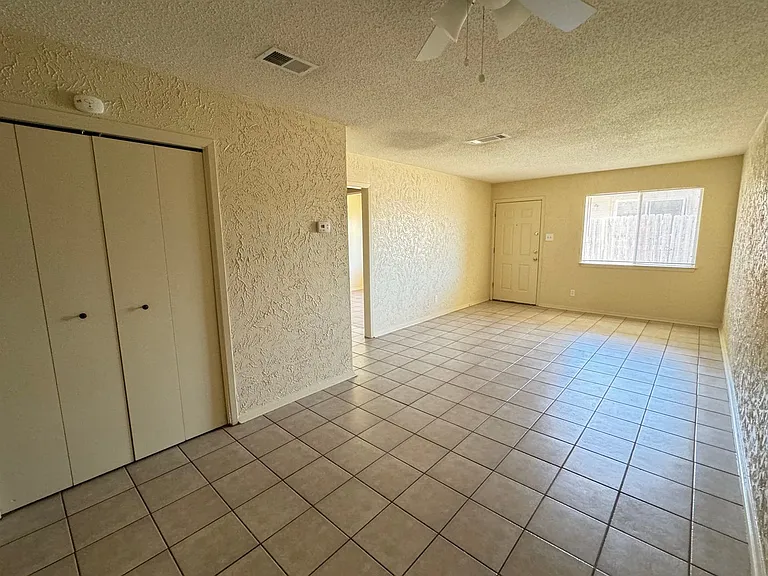 2206 Silverway Dr — Photo 8