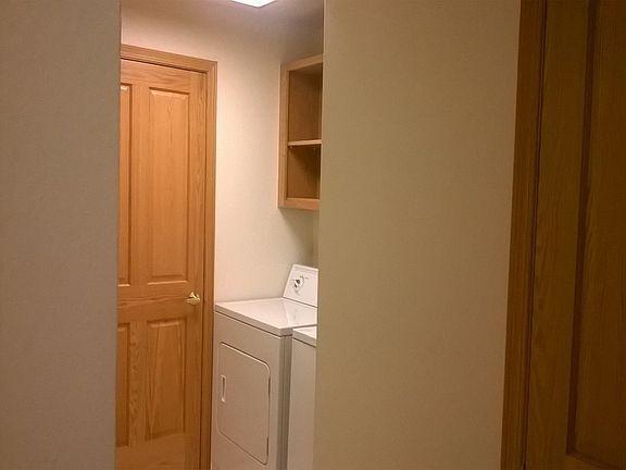 Washer & Dryer, big closets