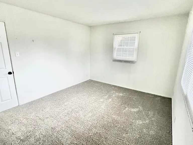 4737 Pinecrest Dr — Photo 48
