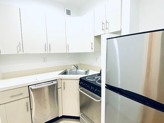 4th image of 213 E 37th St #7G2