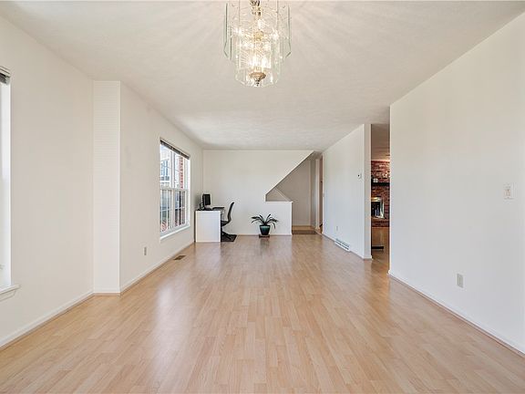 4th image of 142 Jarod Dr