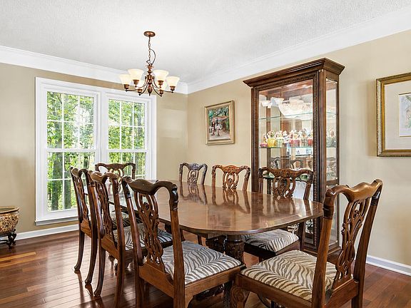 5th image of 3913 Kettering Dr