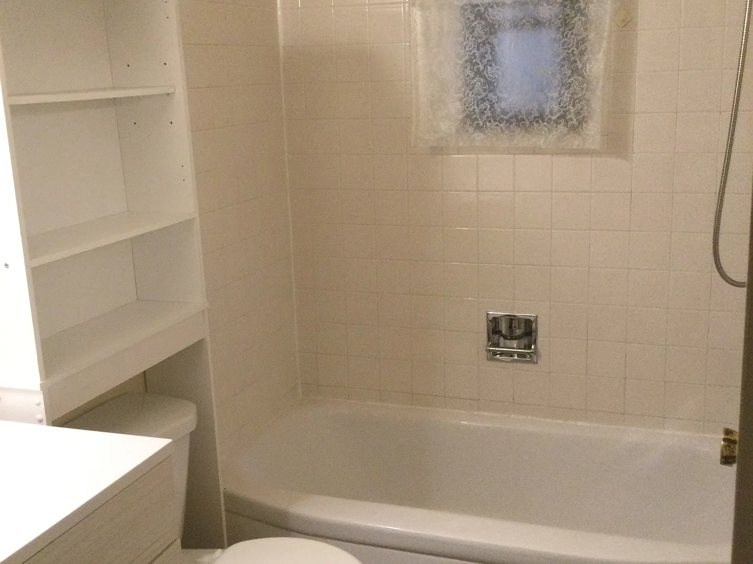 3 bed, 930 sqft, $1,200 — Photo 3