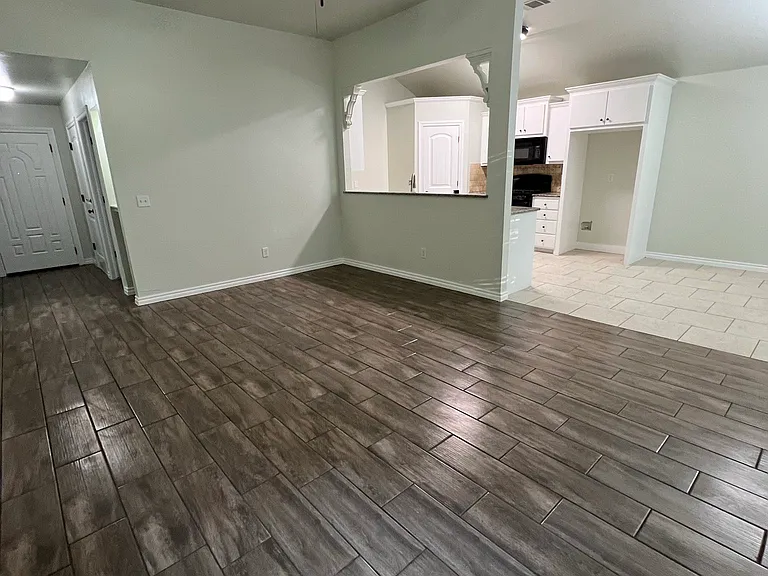3104 Woodcrest Creek Dr — Photo 5