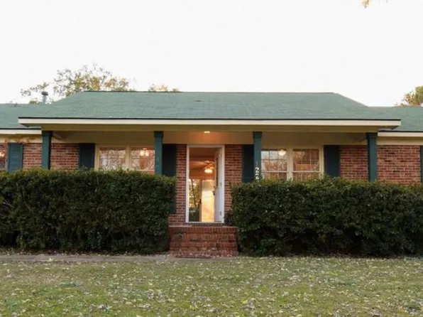 1220 Marlborough Rd, Fayetteville, NC 28304