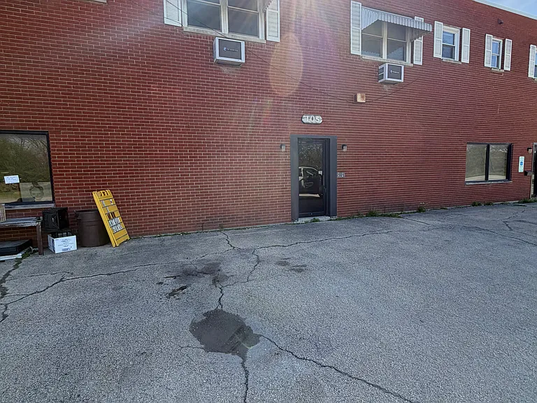 105 S River Rd #A — Photo 4