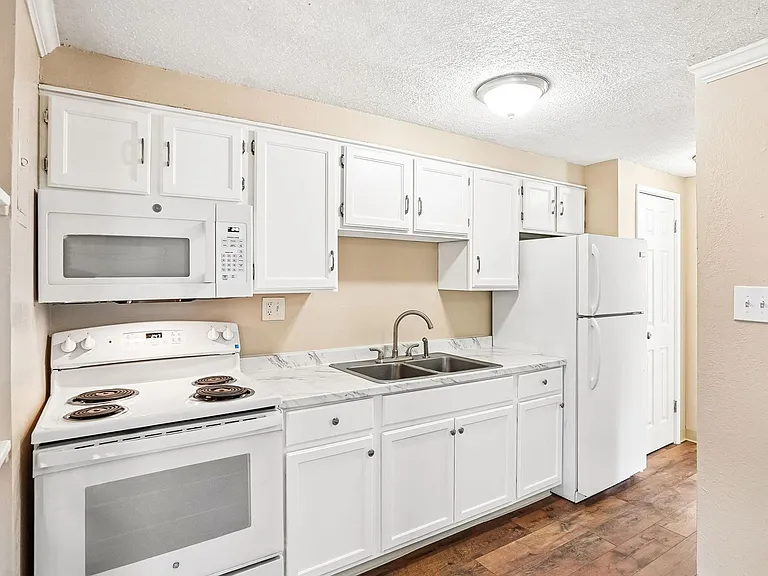 Knollwood and Tanglewood Apartments — Photo 45