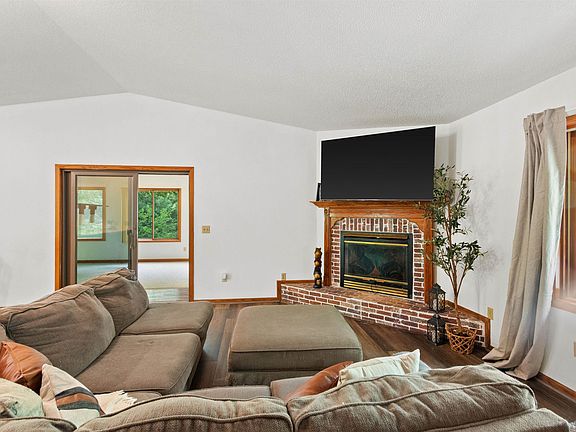 5th image of 1389 W 11th Ave