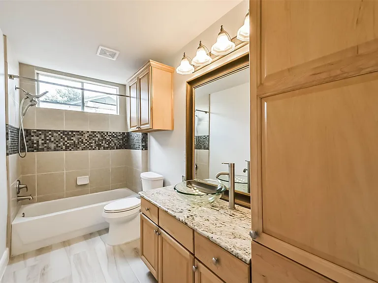 5432 Venice St — Photo 5