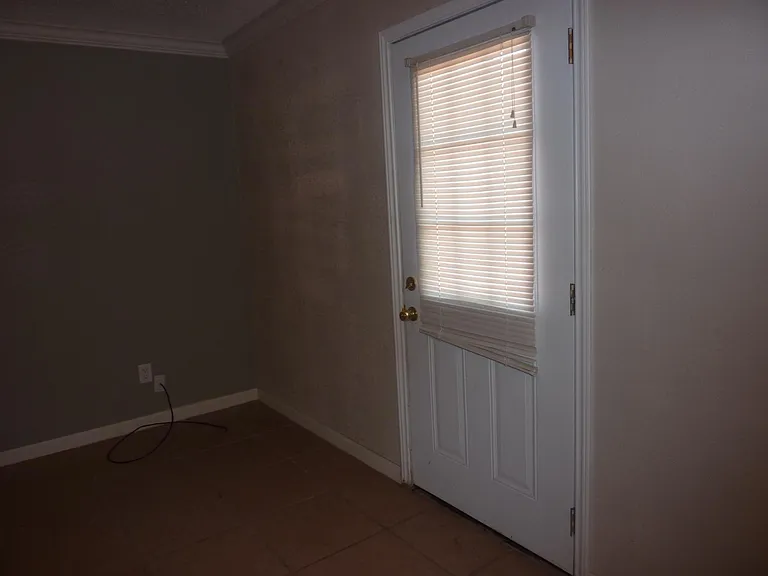 1304 Yukon Dr — Photo 8