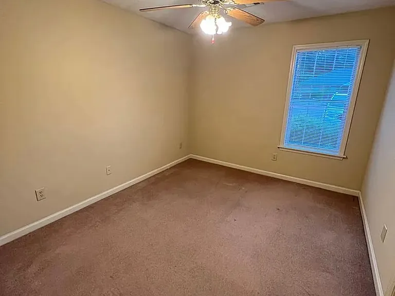 136 Halal Ct — Photo 6