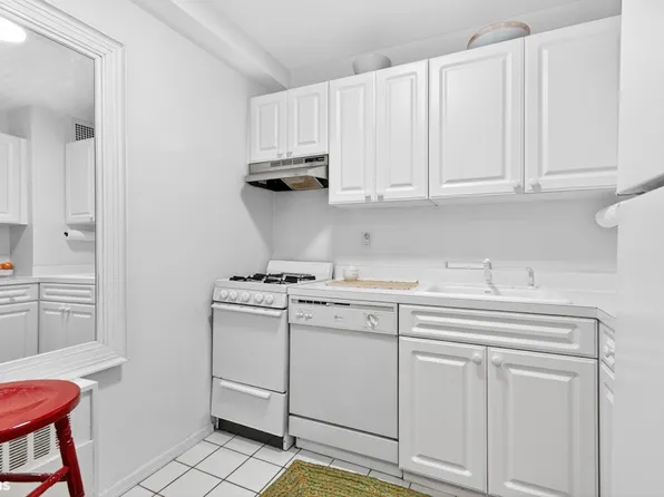 520 East 72nd Street image 6 of 14