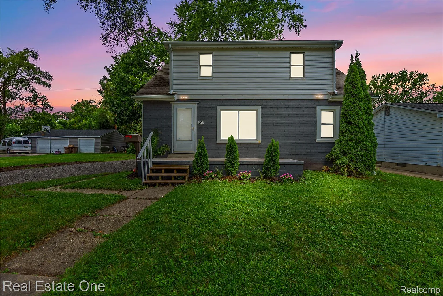 791 Cameron Ave photo 1