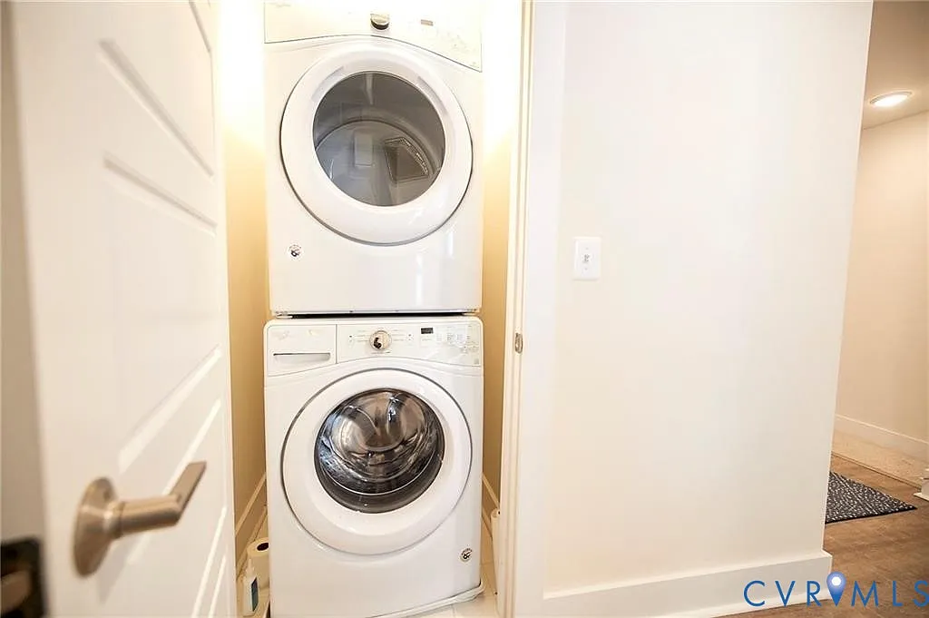 3 bed, 2.5 bath, 1570 sqft, $2,400 — Photo 4