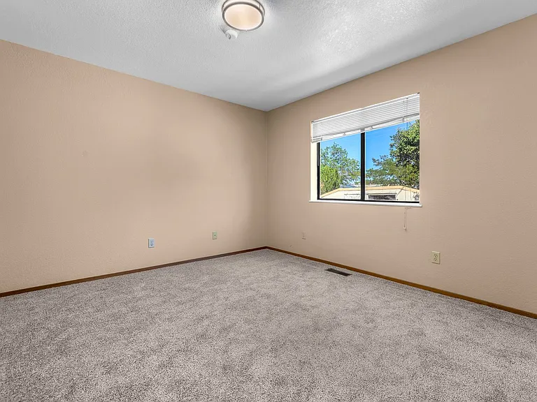 1985 Ponderosa Dr — Photo 16
