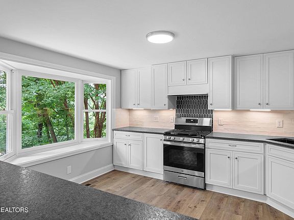 5th image of 10829 Sonja Dr