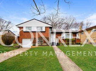 1040 Bluejay Dr, Cincinnati, OH 45231