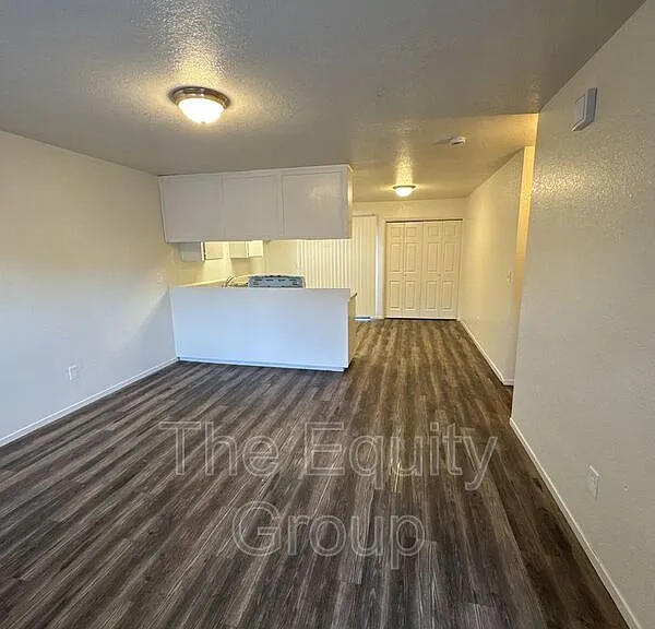 10931 Thompson Dr — Photo 2