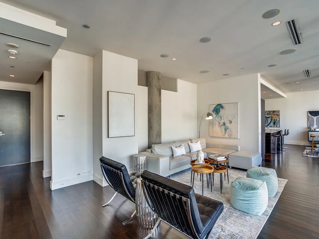 3 bed, 2.5 bath, 1925 sqft, $6,999 — Photo 3