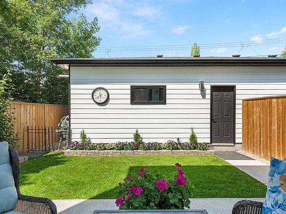 4th image of 2407 E 33rd St SW