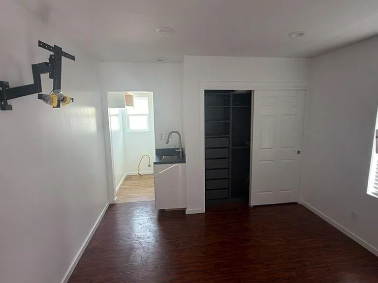 4052 La Salle Ave #7 — Photo 2