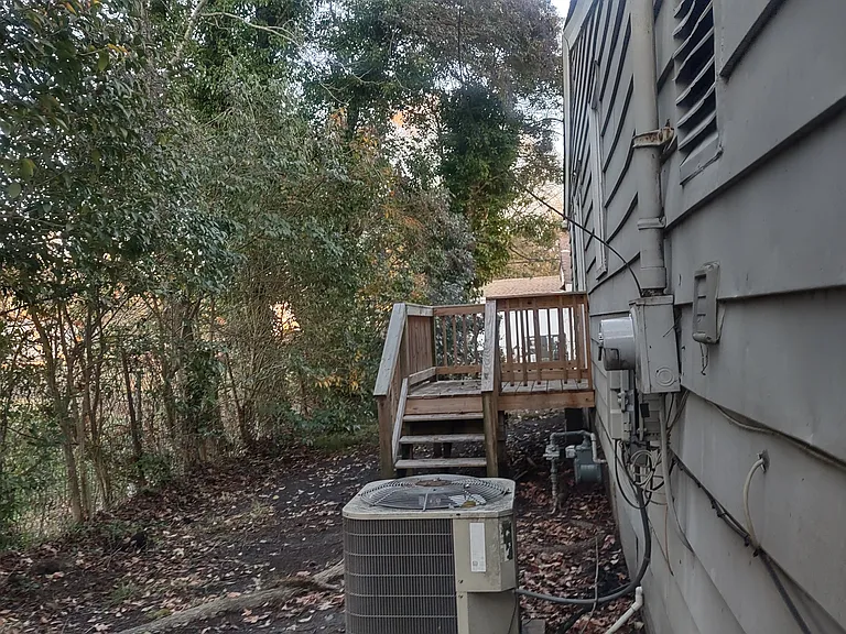 902 Russell Ct W — Photo 17