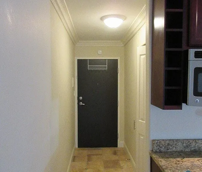700 E 8th St #12F — Photo 2