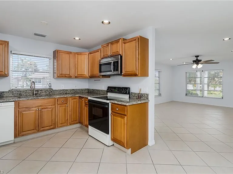180 Cypress Way E #B212 — Photo 10