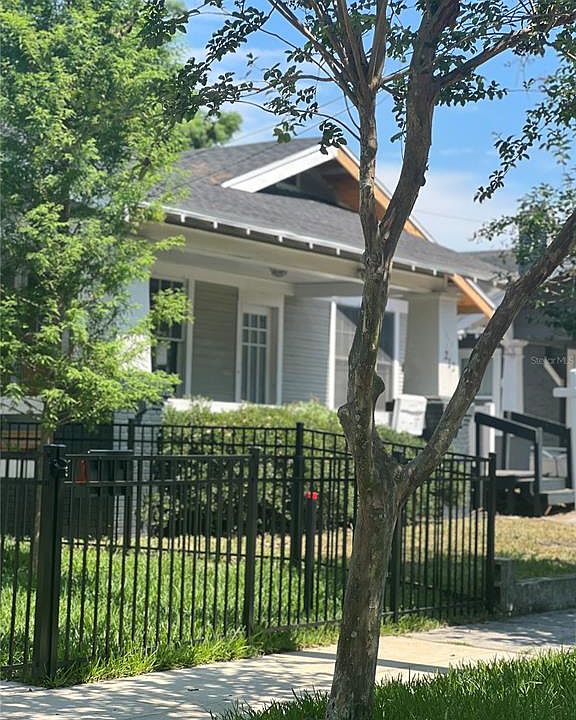 1st image of 212 S Fremont Ave