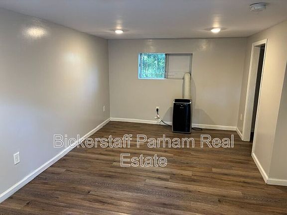 2nd image of 817 1/2 Blandford Ave #A