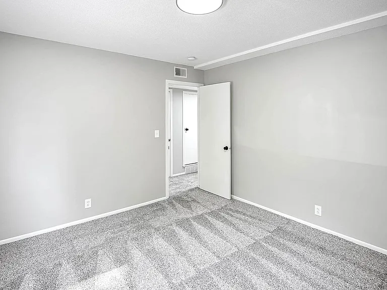 605 S Washington St #14 — Photo 16