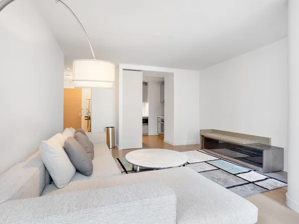 305 East 51st Street 3B image 3 of 18