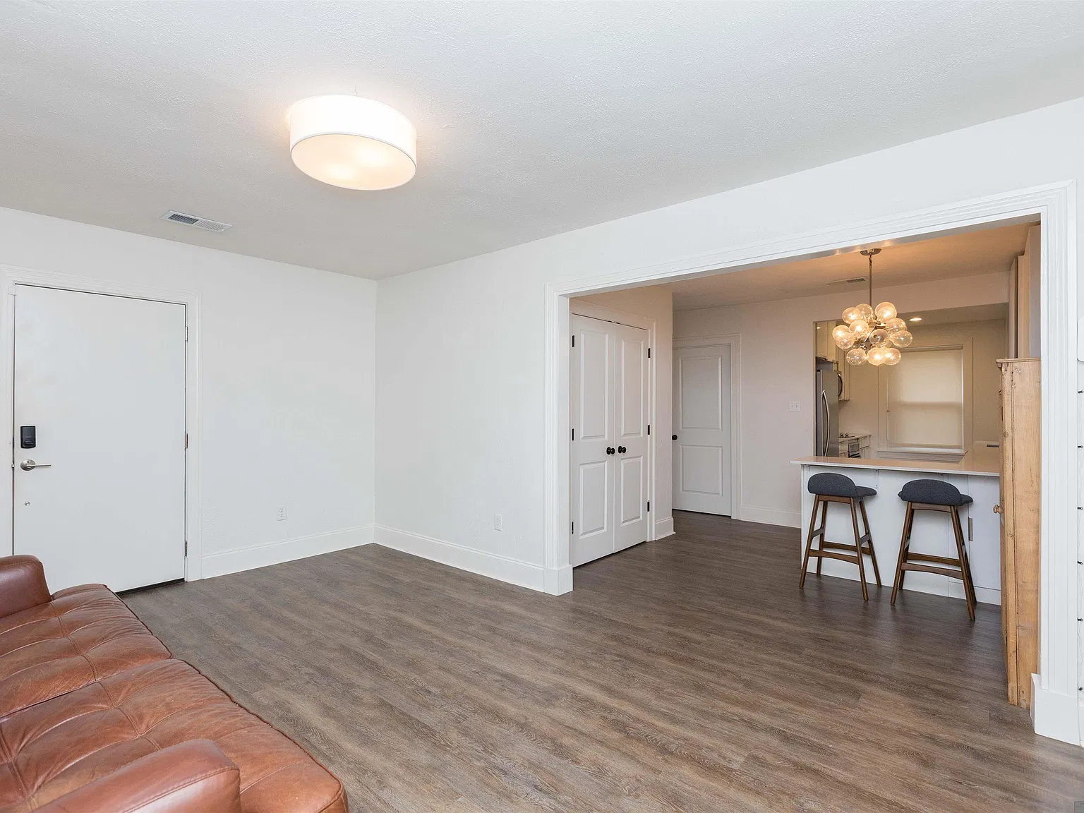 2 bed, 1086 sqft, $1,800 — Photo 4